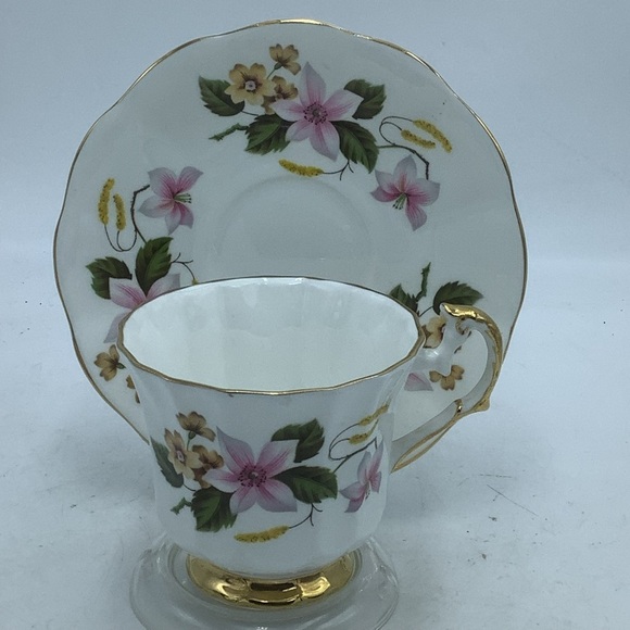 Taylor and Kent England Elizabethan Fine Bone China Teacup and Saucer - Picture 5 of 13